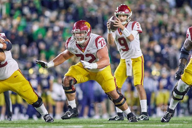 SOUTH BEND, IN - OCTOBER 23: USC Trojans offensive lineman Andrew Vorhees (72) in action during a game between the USC Trojans and the Notre Dame Fighting Irish on October 23, 2021 at Notre Dame Stadium, in South Bend, IN. (Photo by Robin Alam/Icon Sportswire via Getty Images)
