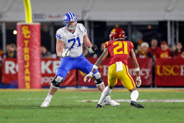 LOS ANGELES, CA - NOVEMBER 27: Brigham Young Cougars offensive lineman Blake Freeland (71) during a college football game between the BYU Cougars against the USC Trojans on November 27, 2021, at United Airlines Field at The Los Angeles Memorial Coliseum in Los Angeles, CA. (Photo by Jordon Kelly/Icon Sportswire via Getty Images)