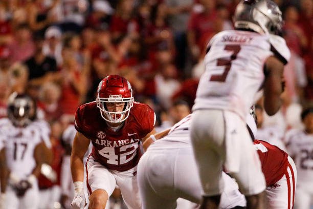 FAYETTEVILLE, AR - SEPTEMBER 17: Arkansas Razorbacks linebacker Drew Sanders (42) during the college football game between the Missouri State Bears and Arkansas Razorbacks on September 17, 2022, at Donald W. Reynolds Razorback Stadium in Fayetteville, Arkansas. (Photo by Andy Altenburger/Icon Sportswire via Getty Images)