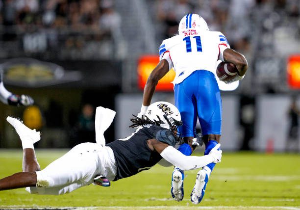 ORLANDO, FL - OCTOBER 05: Southern Methodist Mustangs wide receiver Rashee Rice (11) runs the ball during the football game between the UCF Knights and the Southern Methodist Mustangs on October 5th, 2022 at FBC Mortgage Stadium in Orlando, FL. (Photo by Andrew Bershaw/Icon Sportswire via Getty Images)