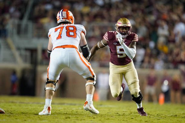 TALLAHASSEE, FL - OCTOBER 15: Florida State Seminoles defensive lineman Jared Verse (5) rushes the passer during the Clemson Tigers game against the Florida State Seminoles on October 15, 2022, at Doak Campbell Stadium in Tallahassee, FL. (Photo by Chris Leduc/Icon Sportswire via Getty Images)