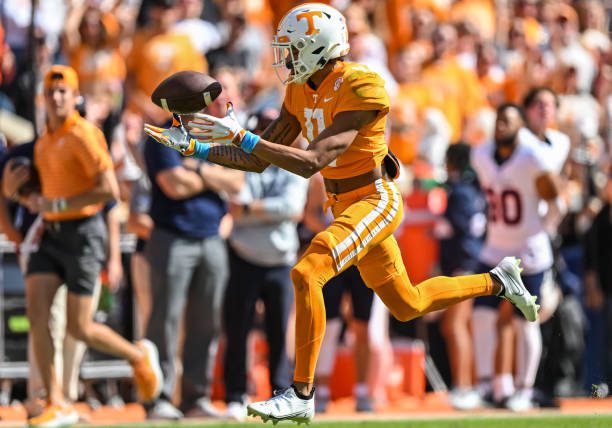 KNOXVILLE, TN - OCTOBER 22: Tennessee Volunteers wide receiver Jalin Hyatt (11) catches a pass for a touchdown during the college football game between the Tennessee Volunteers and Tennessee Martin Skyhawks on October 22, 2022 at Neyland Stadium in Knoxville, TN. (Photo by Bryan Lynn/Icon Sportswire via Getty Images)