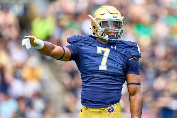 SOUTH BEND, IN - APRIL 23: Notre Dame Fighting Irish defensive lineman Isaiah Foskey (7) looks on during the Notre Dame Blue-Gold Spring Football Game on April 23, 2022 at Notre Dame Stadium in South Bend, IN. (Photo by Robin Alam/Icon Sportswire via Getty Images)