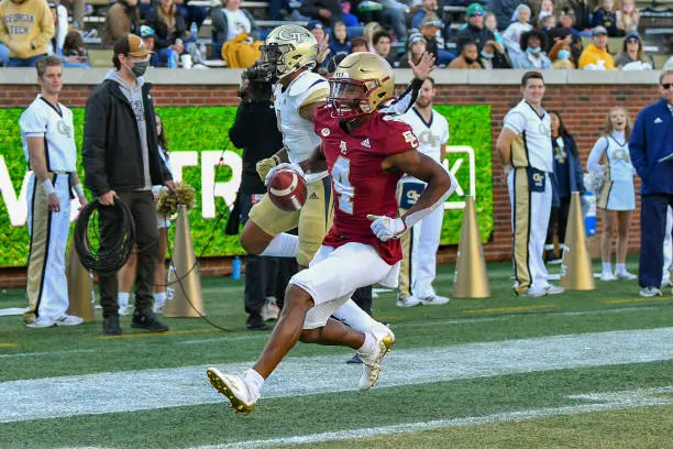 ATLANTA, GA  NOVEMBER 13:  Boston College wide receiver Zay Flowers (4) scores a first-half touchdown during the college football game between the Boston College Eagles and the Georgia Tech Yellow Jackets on November 13th, 2021 at Bobby Dodd Stadium in Atlanta, GA.  (Photo by Rich von Biberstein/Icon Sportswire via Getty Images)