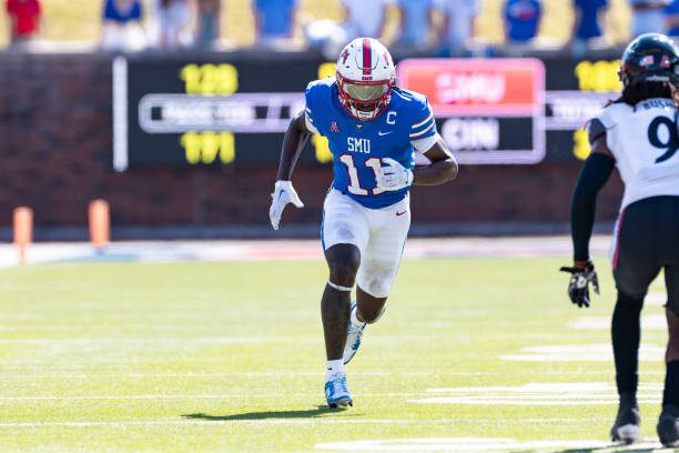 DALLAS, TX - OCTOBER 22: SMU Mustangs wide receiver Rashee Rice (#11) during the college football game between the SMU Mustangs and the Cincinnati Bearcats on October 22, 2022, at Gerald J. Ford Stadium in Dallas, TX.  (Photo by Matthew Visinsky/Icon Sportswire via Getty Images)