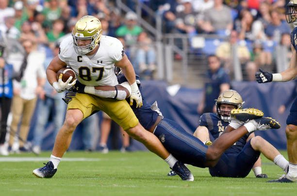 BALTIMORE, MD - NOVEMBER 12: Notre Dame tight end Michael Mayer (87) runs after a catch during the Notre Dame Fighting Irish versus Navy Midshipmen game on November 12, 2022 at M&amp;T Bank Stadium in Baltimore, MD. (Photo by Randy Litzinger/Icon Sportswire via Getty Images)