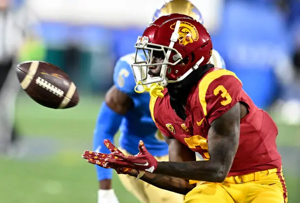 Pasadena, CA - November 19:  wide receiver Jordan Addison #3 of the USC Trojans catches pass for as first down against the UCLA Bruins in the first half of a NCAA Football game at the Rose Bowl in Pasadena on Saturday, November 19, 2022. (Photo by Keith Birmingham/MediaNews Group/Pasadena Star-News via Getty Images)