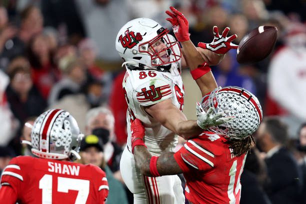 PASADENA, CALIFORNIA - JANUARY 01:Ronnie Hickman #14 of the Ohio State Buckeyes commits pass interference on Dalton Kincaid #86 of the Utah Utes during the fourth quarter in the Rose Bowl Game at the Rose Bowl Stadium on January 01, 2022 in Pasadena, California. (Photo by Sean M. Haffey/Getty Images)