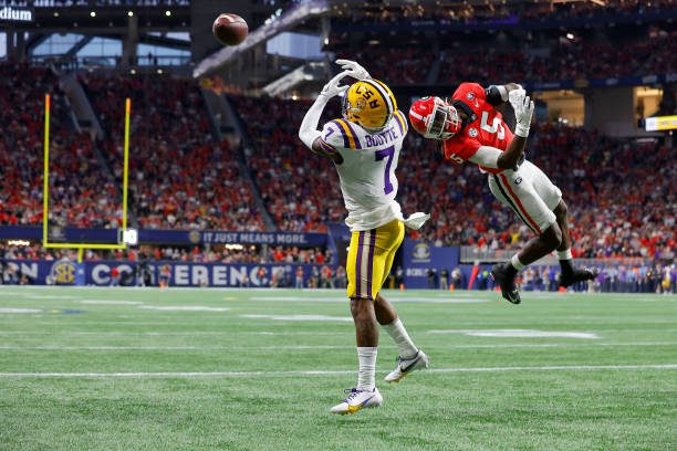 ATLANTA, GEORGIA - DECEMBER 03: Kayshon Boutte #7 of the LSU Tigers misses a reception against Kelee Ringo #5 of the Georgia Bulldogs during the first quarter in the SEC Championship game at Mercedes-Benz Stadium on December 03, 2022 in Atlanta, Georgia. (Photo by Todd Kirkland/Getty Images)