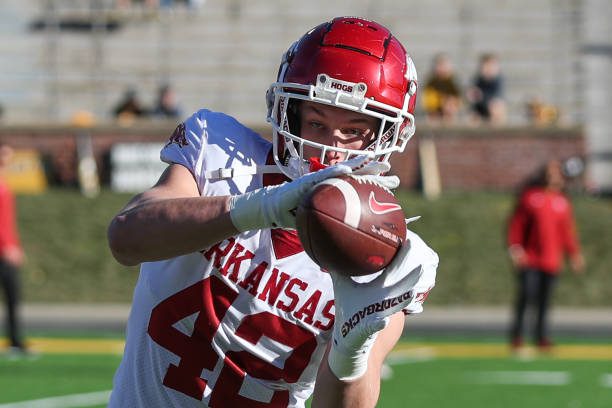 COLUMBIA, MO - NOVEMBER 25: Arkansas Razorbacks linebacker Drew Sanders (42) catches a ball before an SEC college football game between the Arkansas Razorbacks and Missouri Tigers on November 25, 2022 at Memorial Stadium in Columbia, MO. (Photo by Scott Winters/Icon Sportswire via Getty Images)