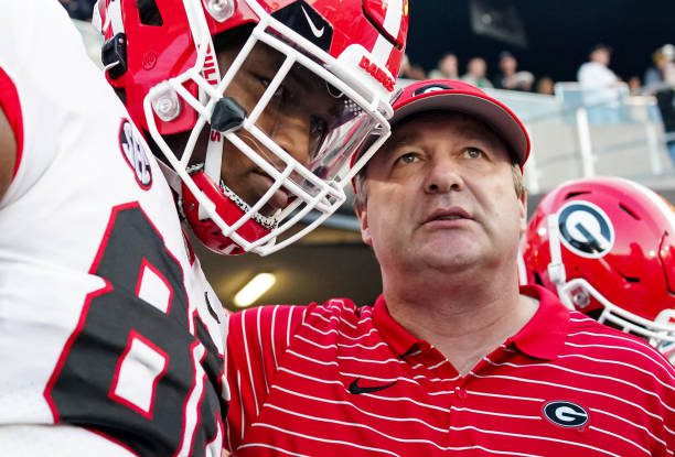 COLUMBIA, MO - OCTOBER 01: Head coach Kirby Smart of the Georgia Bulldogs talks with Jalen Carter #88 before a game against the Missouri Tigers at Faurot Field/Memorial Stadium on October 1, 2022 in Columbia, Missouri. (Photo by Jay Biggerstaff/Getty Images)