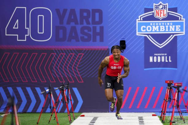 INDIANAPOLIS, INDIANA - MARCH 04: Quarterback Anthony Richardson of Florida participates in the 40-yard dash during the NFL Combine at Lucas Oil Stadium on March 04, 2023 in Indianapolis, Indiana. (Photo by Stacy Revere/Getty Images)