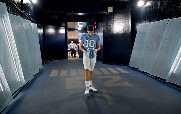 CHAPEL HILL, NORTH CAROLINA - NOVEMBER 19: Drake Maye #10 of the North Carolina Tar Heels prepares to tahe the field during their game against the Georgia Tech Yellow Jackets at Kenan Memorial Stadium on November 19, 2022 in Chapel Hill, North Carolina. (Photo by Grant Halverson/Getty Images)