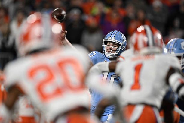 CHARLOTTE, NORTH CAROLINA - DECEMBER 03: Drake Maye #10 of the North Carolina Tar Heels throws a pass against the Clemson Tigers in the second quarter during the ACC Championship game at Bank of America Stadium on December 03, 2022 in Charlotte, North Carolina. (Photo by Eakin Howard/Getty Images)