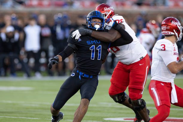 DALLAS, TX - NOVEMBER 05: SMU Mustangs defensive end Je'lin Samuels (#11) tries to get around the block of Houston Cougars offensive tackle Patrick Paul (#76) during the college football game between the SMU Mustangs and the Houston Cougars on November 05, 2022, at Gerald J. Ford Stadium in Dallas, TX.  (Photo by Matthew Visinsky/Icon Sportswire via Getty Images)