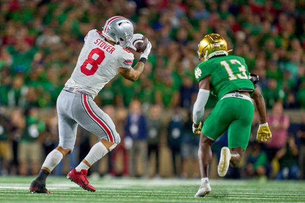 SOUTH BEND, IN - SEPTEMBER 23: Ohio State Buckeyes tight end Cade Stover (8) catches the football and battles with Notre Dame Fighting Irish safety Thomas Harper (13) in action during a football game between the Notre Dame Fighting Irish and the Ohio State Buckeyes on September 23, 2023 at Notre Dame Stadium in South Bend, IN. (Photo by Robin Alam/Icon Sportswire via Getty Images)