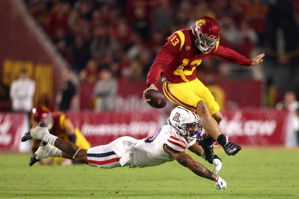 LOS ANGELES, CALIFORNIA - OCTOBER 07: Caleb Williams #13 of the USC Trojans avoids a tackle from Justin Flowe #10 of the Arizona Wildcats during the third quarter at United Airlines Field at the Los Angeles Memorial Coliseum on October 07, 2023 in Los Angeles, California. (Photo by Katelyn Mulcahy/Getty Images)