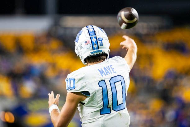 PITTSBURGH, PA - SEPTEMBER 23: North Carolina Tar Heels quarterback Drake Maye (10) throws a pass during the college football game between the North Carolina Tar Heels and Pittsburgh Panthers on September 23, 2023 at Acrisure Stadium in Pittsburgh, PA. (Photo by Mark Alberti/Icon Sportswire via Getty Images)