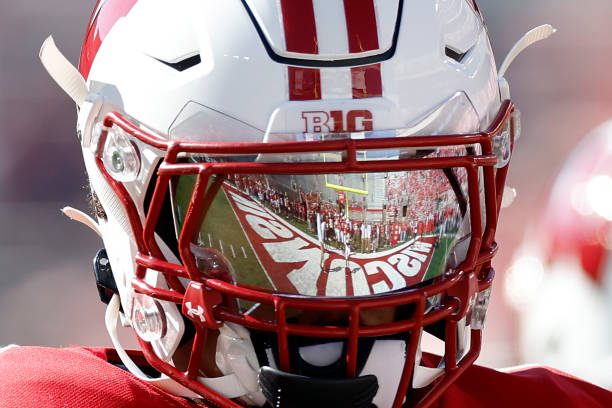 MADISON, WISCONSIN - OCTOBER 01: Braelon Allen #0 of the Wisconsin Badgers warms up prior to the game against the Illinois Fighting Illini at Camp Randall Stadium on October 01, 2022 in Madison, Wisconsin. (Photo by John Fisher/Getty Images)