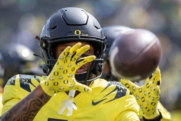 EUGENE, OREGON - SEPTEMBER 2: Wide receiver Troy Franklin #11 of the Oregon Ducks catches a ball during pregame against the Portland State Vikings at Autzen Stadium on September 2, 2023 in Eugene, Oregon. (Photo by Tom Hauck/Getty Images)
