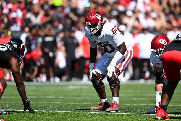 CINCINNATI, OH - SEPTEMBER 23: Oklahoma OL Tyler Guyton (60) during a college football game between the Oklahoma Sooners and Cincinnati Bearcats on September23, 2023 at Nippert Stadium in Cincinnati, OH. (Photo by James Black/Icon Sportswire via Getty Images)