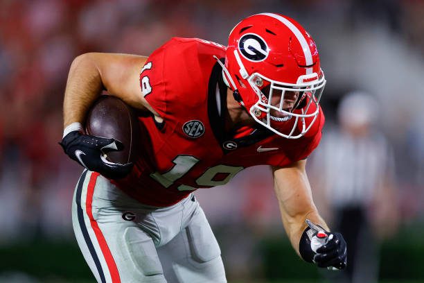 ATHENS, GEORGIA - SEPTEMBER 23: Brock Bowers #19 of the Georgia Bulldogs breaks a tackle and rushes in for a touchdown during the second quarter against the UAB Blazers at Sanford Stadium on September 23, 2023 in Athens, Georgia. (Photo by Todd Kirkland/Getty Images)