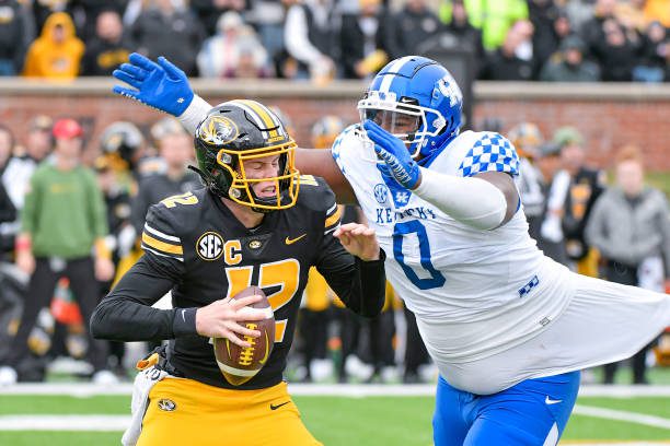 COLUMBIA, MO - NOVEMBER 05: Kentucky Wildcats defensive tackle Deone Walker (0) gets ready to sack Missouri Tigers quarterback Brady Cook (12) during a SEC conference game between the Kentucky Widlcats and the Missouri Tigers held on Saturday NOV 05, 2022 at Faurot Field at Memorial Stadium in Columbia MO. (Photo by Rick Ulreich/Icon Sportswire via Getty Images