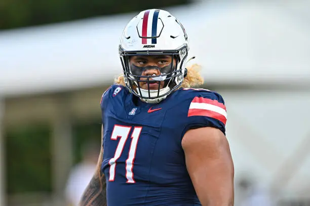 STARKVILLE, MS - SEPTEMBER 09: Arizona offensive lineman Jonah Savaiinaea (71) during the college football game between the Arizona Wildcats and the Mississippi State Bulldogs on September 09, 2023 at Davis Wade Stadium in Starkville, MS. (Photo by Kevin Langley/Icon Sportswire via Getty Images)