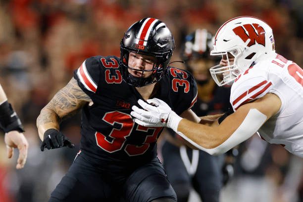 COLUMBUS, OH - SEPTEMBER 24: Ohio State Buckeyes defensive end Jack Sawyer (33) rushes on defense during a college football game against the Wisconsin Badgers on September 24, 2022 at Ohio Stadium in Columbus, Ohio. (Photo by Joe Robbins/Icon Sportswire via Getty Images)