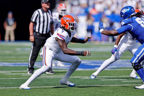 LEXINGTON, KY - SEPTEMBER 30: Florida Gators defensive end Princely Umanmielen (1) pursues a play on defense during a college football game against the Kentucky Wildcats on September 30, 2023 at Kroger Field in Lexington, Kentucky. (Photo by Joe Robbins/Icon Sportswire via Getty Images)