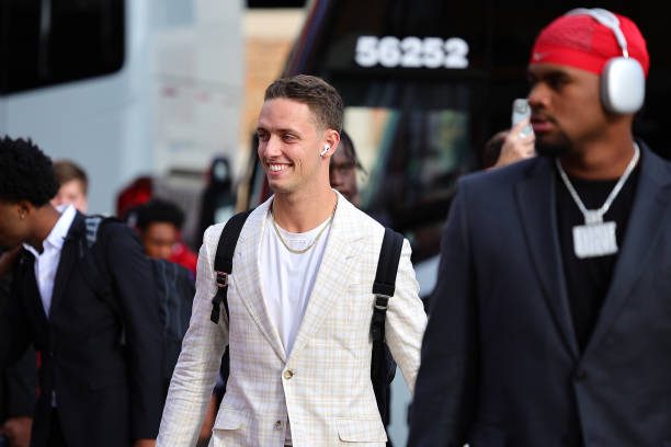 AUSTIN, TEXAS - OCTOBER 19: Carson Beck #15 of the Georgia Bulldogs arrives prior to a game against the Texas Longhorns at Darrell K Royal-Texas Memorial Stadium on October 19, 2024 in Austin, Texas. (Photo by Alex Slitz/Getty Images)