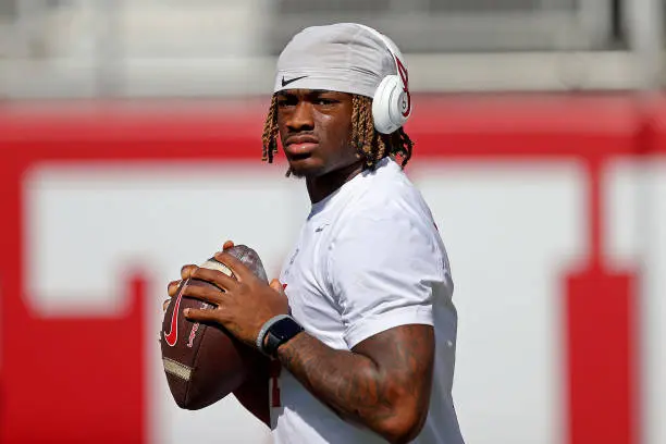 TUSCALOOSA, ALABAMA - OCTOBER 26: Quarterback Jalen Milroe #4 of the Alabama Crimson Tide warms up prior to a game against the Missouri Tigers at Bryant-Denny Stadium on October 26, 2024 in Tuscaloosa, Alabama. (Photo by Jason Clark/Getty Images)