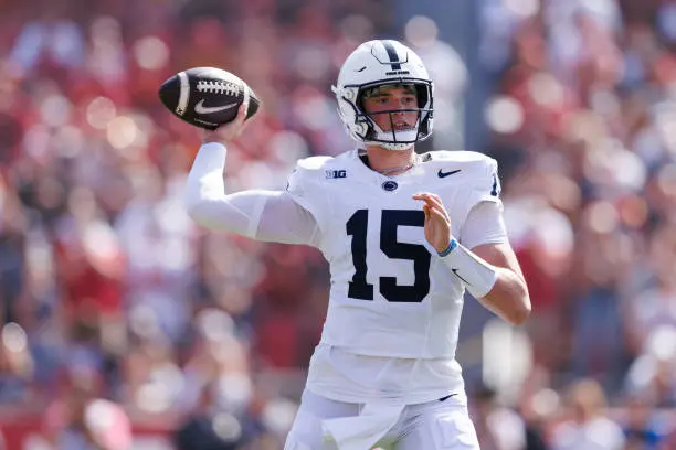 gettyimages-2177412601-612x612 LOS ANGELES, CALIFORNIA - OCTOBER 12: Drew Allar #15 of the Penn State Nittany Lions throws during the first half of a game against the USC Trojans at United Airlines Field at the Los Angeles Memorial Coliseum on October 12, 2024 in Los Angeles, California. (Photo by Ric Tapia/Getty Images)