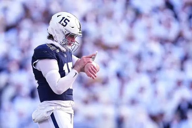 gettyimages-2190963404-612x612 STATE COLLEGE, PENNSYLVANIA - DECEMBER 21: Drew Allar #15 of the Penn State Nittany Lions looks at his play sheet during the first quarter against the Southern Methodist Mustangs in the Playoff First Round Game at Beaver Stadium on December 21, 2024 in State College, Pennsylvania. (Photo by Mitchell Leff/Getty Images)