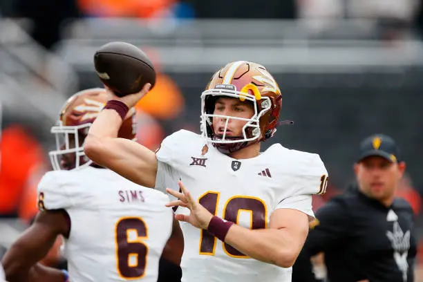 gettyimages-2183641636-612x612 STILLWATER, OK - NOVEMBER 2: Quarterback Sam Leavitt #10 of the Arizona State Sun Devils throws before a game against the Oklahoma State Cowboys at Boone Pickens Stadium on November 2, 2024 in Stillwater, Oklahoma. Arizona State won 42-21. (Photo by Brian Bahr/Getty Images)
