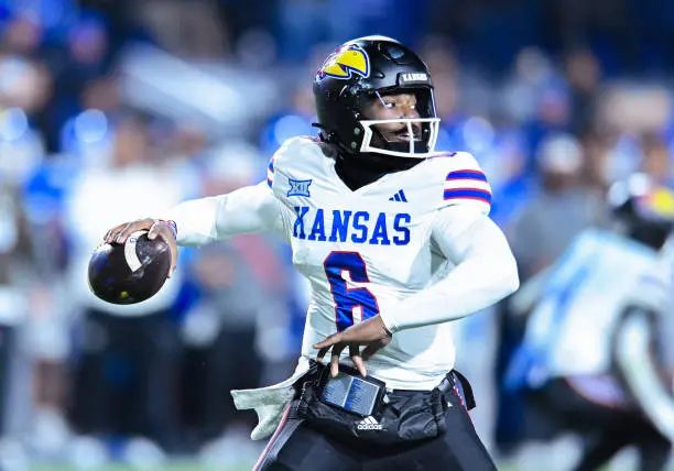 gettyimages-2184670031-612x612 PROVO, UT - NOVEMBER 16: Kansas Jayhawks quarterback Jalon Daniels (6) during a game between the Kanas Jayhawks and the BYU Cougars during a college football game on November 16, 2024 at Lavell Edwards Stadium in Provo, Utah. (Photo by Boyd Ivey/Icon Sportswire via Getty Images)