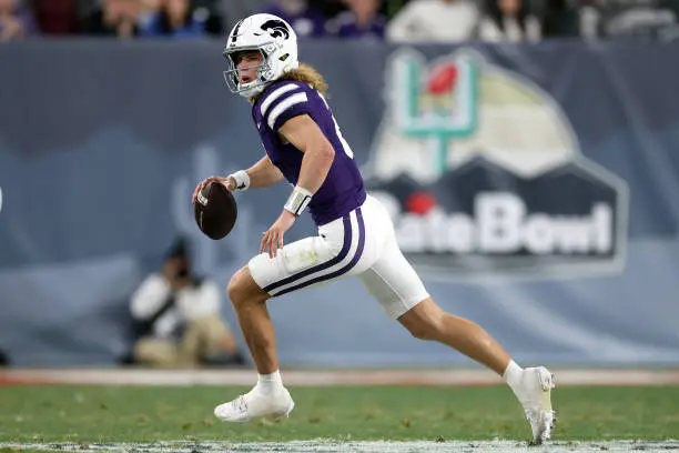 gettyimages-2192584120-612x612 PHOENIX, ARIZONA - DECEMBER 26: Quarterback Avery Johnson #2 of the Kansas State Wildcats scrambles during the Rate Bowl against the Rutgers Scarlet Knights at Chase Field on December 26, 2024 in Phoenix, Arizona. The Wildcats defeated the Scarlet Knights 44-41. (Photo by Chris Coduto/Getty Images)