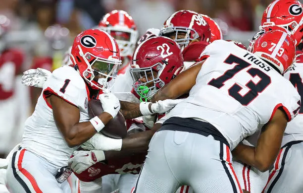 gettyimages-2178776088-612x612 TUSCALOOSA, ALABAMA - SEPTEMBER 28: Trevor Etienne #1 of the Georgia Bulldogs rushes behind Xavier Truss #73 against LT Overton #22 of the Alabama Crimson Tide during the first quarter at Bryant-Denny Stadium on September 28, 2024 in Tuscaloosa, Alabama. (Photo by Kevin C. Cox/Getty Images)