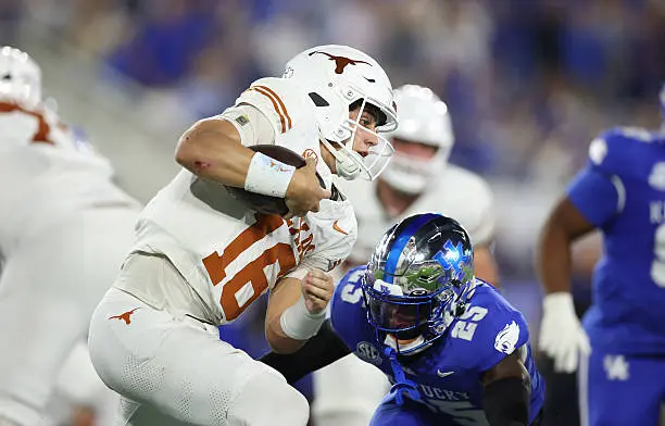 gettyimages-2241946839-612x612 LEXINGTON, KENTUCKY - OCTOBER 18: Arch Manning #16 of the Texas Longhorns runs with the ball against the Kentucky Wildcats at Kroger Field on October 18, 2025 in Lexington, Kentucky. (Photo by Andy Lyons/Getty Images)