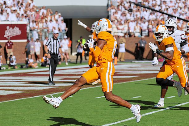 STARKVILLE, MS - SEPTEMBER 27: Tennessee Volunteers defensive back Colton Hood (8) celebrates while returning an interception for a TD during the college football game between the Tennessee Volunteers and Mississippi State Bulldogs on September 27, 2025, at Davis Wade Stadium in Starkville, Mississippi.(Photo by Jason Homan/Icon Sportswire via Getty Images)