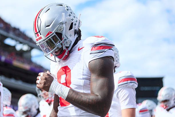SEATTLE, WASHINGTON - SEPTEMBER 27: Arvell Reese #8 of the Ohio State Buckeyes walks off the field after warm ups before the game against the Washington Huskies at Husky Stadium on September 27, 2025 in Seattle, Washington. (Photo by Blake Dahlin/ISI Photos/Getty Images)