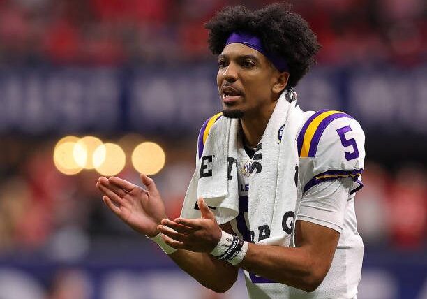 ATLANTA, GEORGIA - DECEMBER 03:  Jayden Daniels #5 of the LSU Tigers against the Georgia Bulldogs during the SEC Championship at Mercedes-Benz Stadium on December 03, 2022 in Atlanta, Georgia. (Photo by Kevin C. Cox/Getty Images)