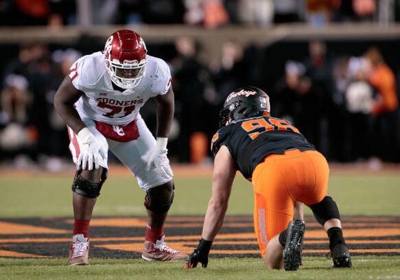 STILLWATER, OK - NOVEMBER 27: Oklahoma Sooners offensive lineman Anton Harrison (71) lines up against Oklahoma State Cowboys defensive tackle Brendon Evers (98) on November 27th, 2021 at Boone Pickens Stadium in Stillwater, Oklahoma. (Photo by William Purnell/Icon Sportswire via Getty Images)