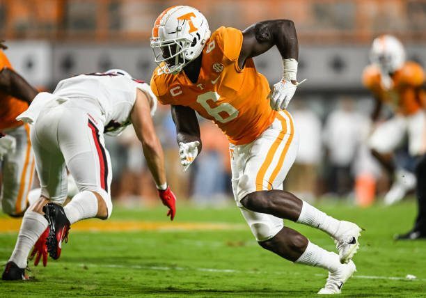 KNOXVILLE, TN - SEPTEMBER 01: Tennessee Volunteers defensive lineman Byron Young (6) rushes around the end during the college football game between the Tennessee Volunteers and Ball State Cardinals on September 1, 2022, at Neyland Stadium, in Knoxville, TN. (Photo by Bryan Lynn/Icon Sportswire via Getty Images)