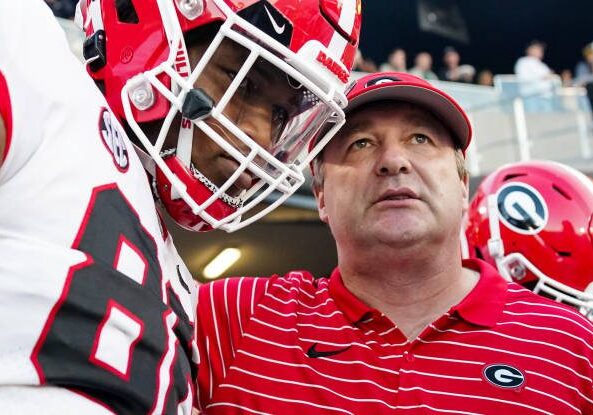 COLUMBIA, MO - OCTOBER 01: Head coach Kirby Smart of the Georgia Bulldogs talks with Jalen Carter #88 before a game against the Missouri Tigers at Faurot Field/Memorial Stadium on October 1, 2022 in Columbia, Missouri. (Photo by Jay Biggerstaff/Getty Images)