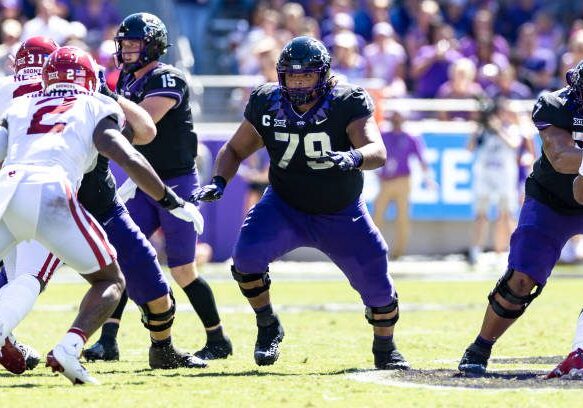 FORT WORTH, TX - OCTOBER 01: TCU Horned Frogs offensive lineman Steve Avila (#79) blocks during the Big 12 college football game between the Oklahoma Sooners and TCU Horned Frogs on October 01, 2022 at Amon G. Carter Stadium in Fort Worth, TX.  (Photo by Matthew Visinsky/Icon Sportswire via Getty Images)