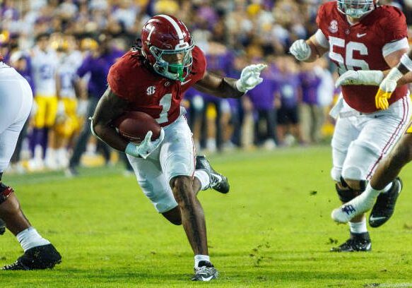 BATON ROUGE, LA - NOVEMBER 05: Alabama Crimson Tide running back Jahmyr Gibbs (1) catches a pass during a game between the Alabama Crimson Tide and the LSU Tigers on November 05, 2022, at Tiger Stadium in Baton Rouge, Louisiana. (Photo by John Korduner/Icon Sportswire via Getty Images)