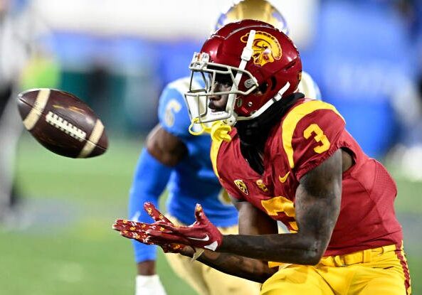 Pasadena, CA - November 19:  wide receiver Jordan Addison #3 of the USC Trojans catches pass for as first down against the UCLA Bruins in the first half of a NCAA Football game at the Rose Bowl in Pasadena on Saturday, November 19, 2022. (Photo by Keith Birmingham/MediaNews Group/Pasadena Star-News via Getty Images)