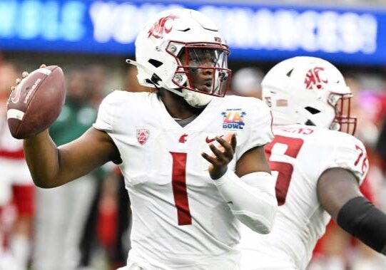 Inglewood, CA - December 17:  Quarterback Cameron Ward #1 of the Washington State Cougars passes against the Fresno State Bulldogs in the first half of the Jimmy Kimmel LA Bowl at SoFi Stadium in Inglewood on Saturday, December 17, 2022. (Photo by Keith Birmingham/MediaNews Group/Pasadena Star-News via Getty Images)