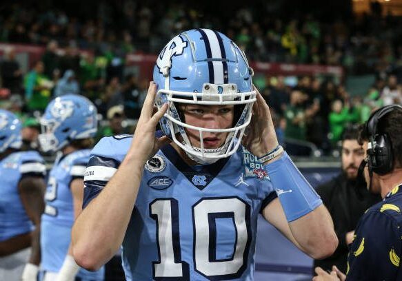 SAN DIEGO, CA - DECEMBER 28: North Carolina Tar Heels quarterback Drake Maye (10) during the San Diego County Credit Union Holiday Bowl football game between the Oregon Ducks and the North Carolina Tar Heels on December 28, 2022, at Petco Park in San Diego, CA. (Photo by Jevone Moore/Icon Sportswire via Getty Images)